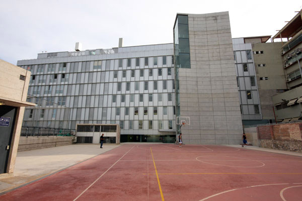 Mur-rideau, façade ventilée de Larson et vitrages spéciaux